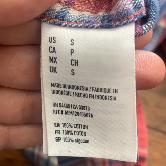 AE Boyfriend Fit Button Down - Picture 3 of 4